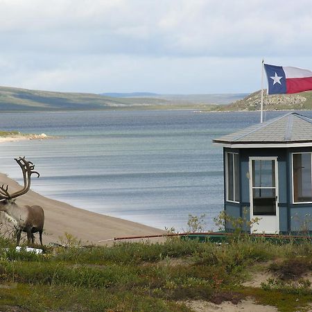 Peterson'S Point Lake Lodge Йелоунайф Екстериор снимка