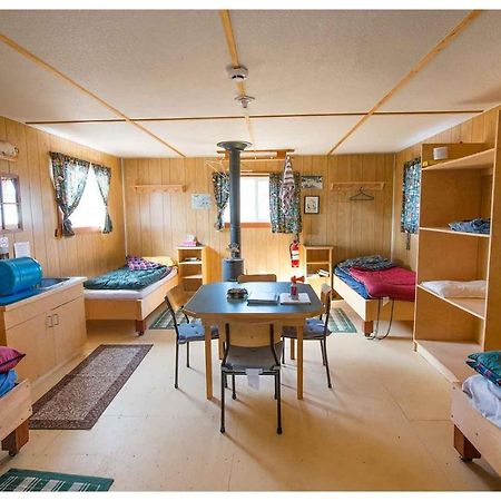 Peterson'S Point Lake Lodge Йелоунайф Екстериор снимка