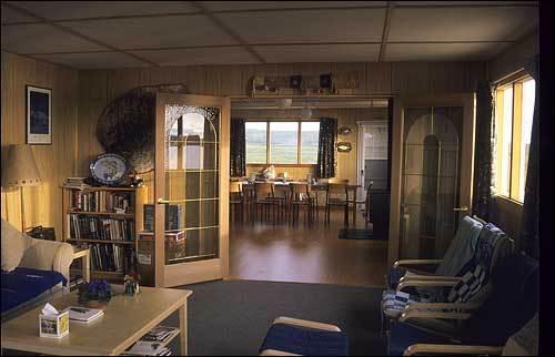 Peterson'S Point Lake Lodge Йелоунайф Екстериор снимка