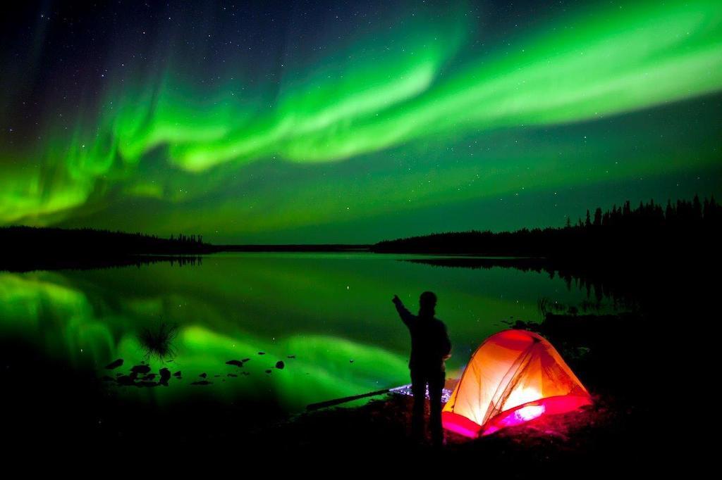 Peterson'S Point Lake Lodge Йелоунайф Екстериор снимка