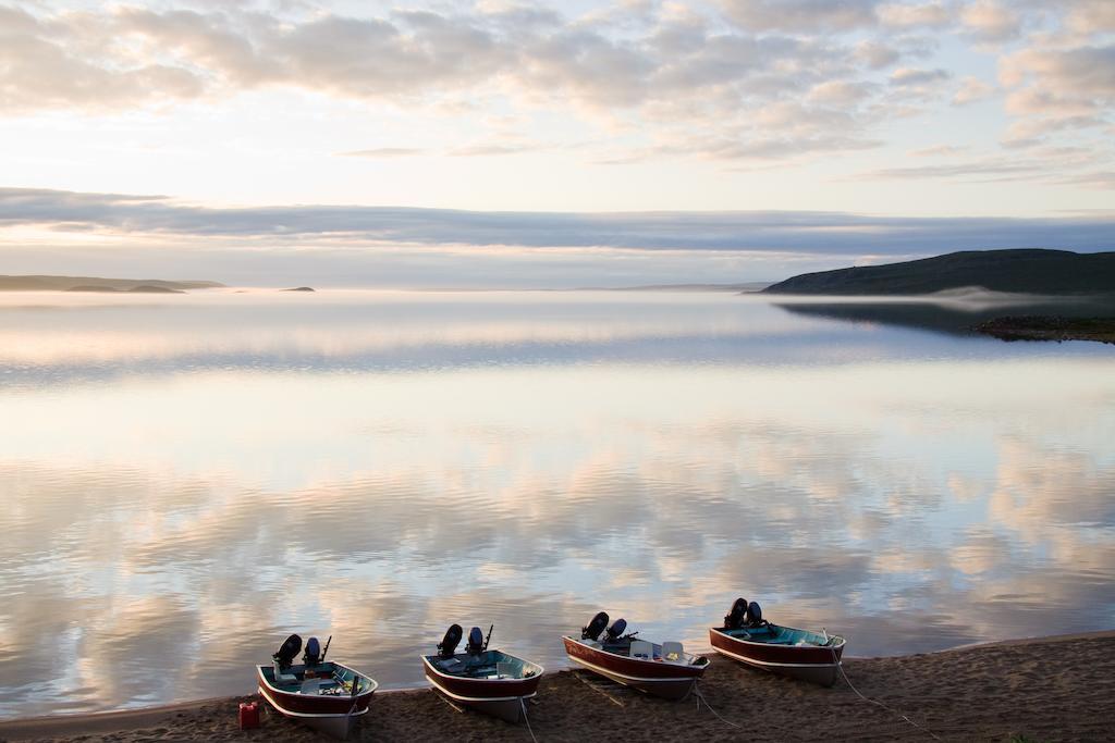 Peterson'S Point Lake Lodge Йелоунайф Екстериор снимка