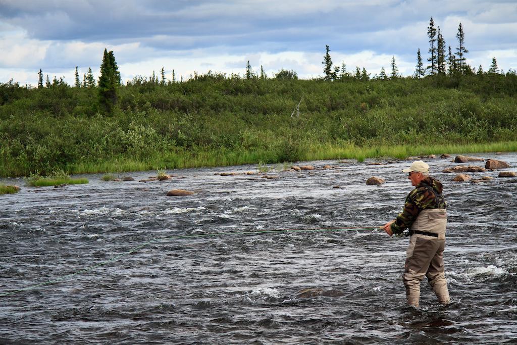 Peterson'S Point Lake Lodge Йелоунайф Екстериор снимка