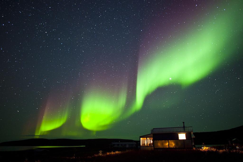 Peterson'S Point Lake Lodge Йелоунайф Екстериор снимка
