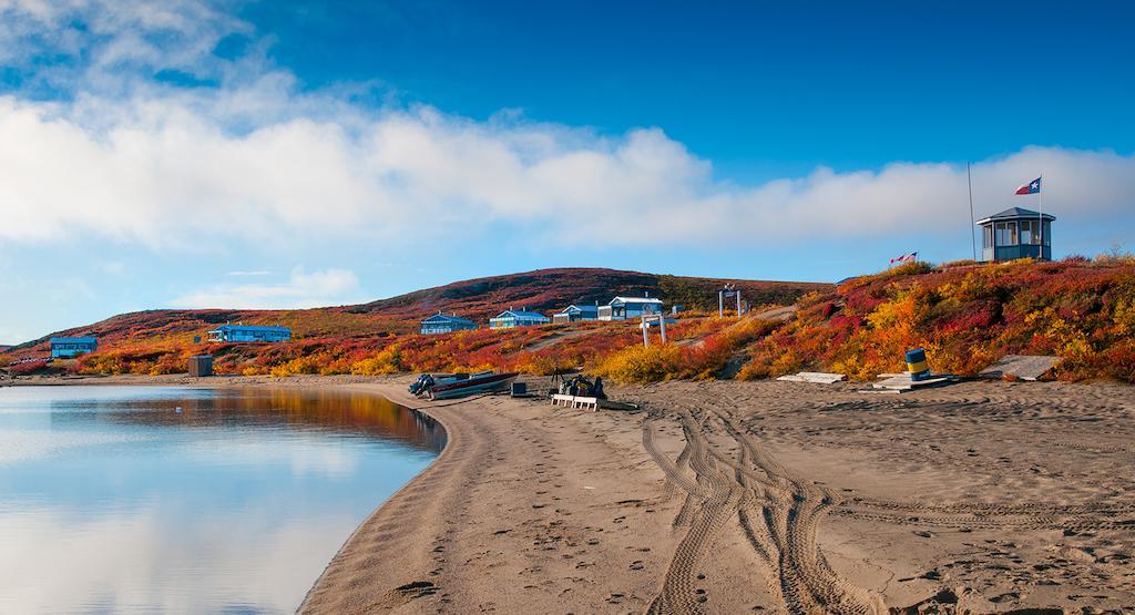 Peterson'S Point Lake Lodge Йелоунайф Екстериор снимка